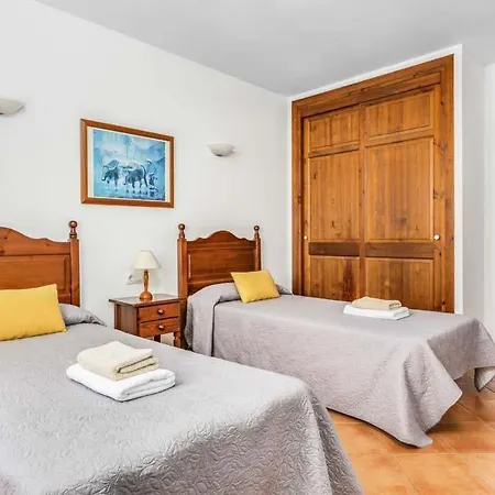 Cala'n Blanes Sleeps 7 Pool Air Con Wifi *